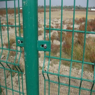 公路兩側(cè)封閉網(wǎng)